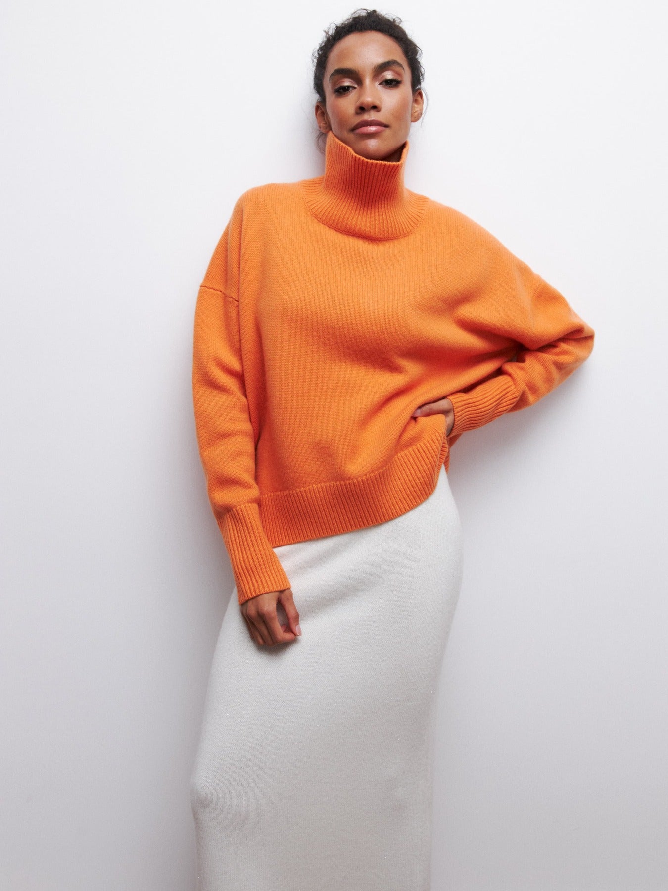 Pull d’hiver à col roulé pour femme, chaud et élégant.