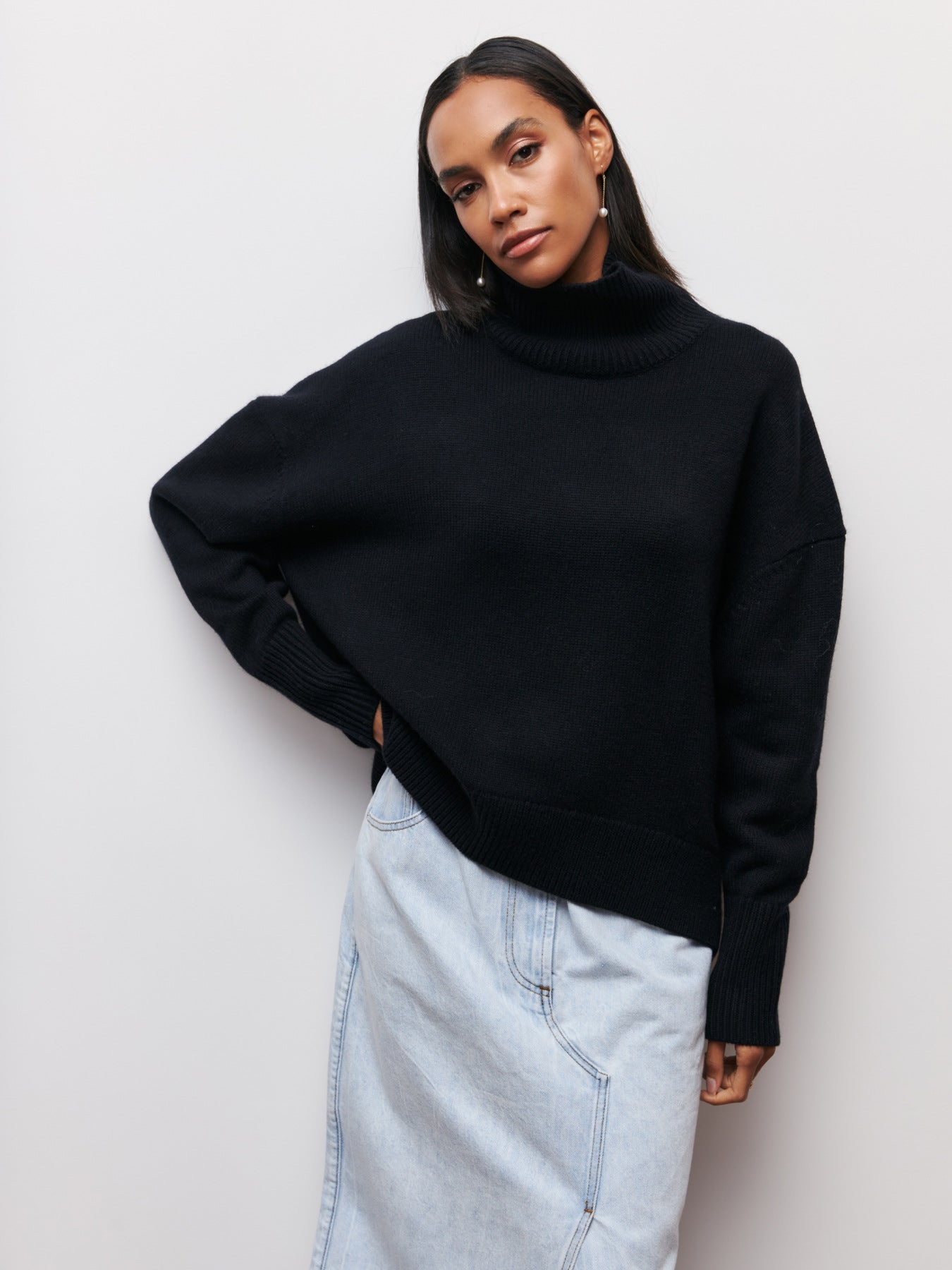 Pull d’hiver à col roulé pour femme, chaud et élégant.