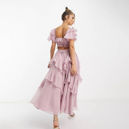 Robe longue à volants, décolleté carré
