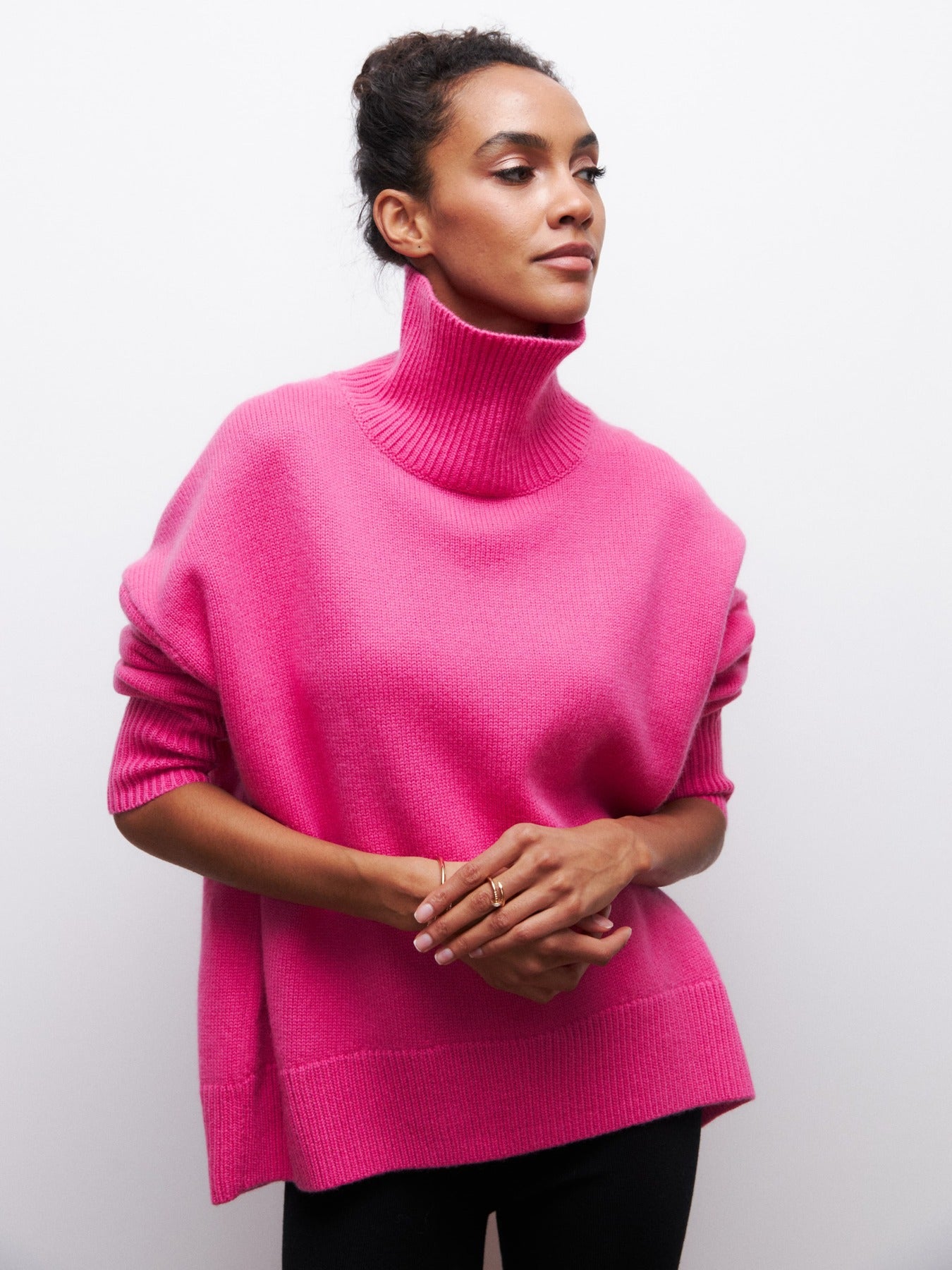Pull d’hiver à col roulé pour femme, chaud et élégant.