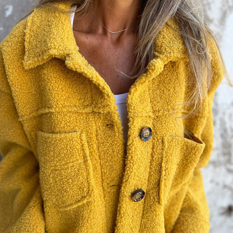 Veste sherpa grande taille pour femme, chaude et douce avec poches.