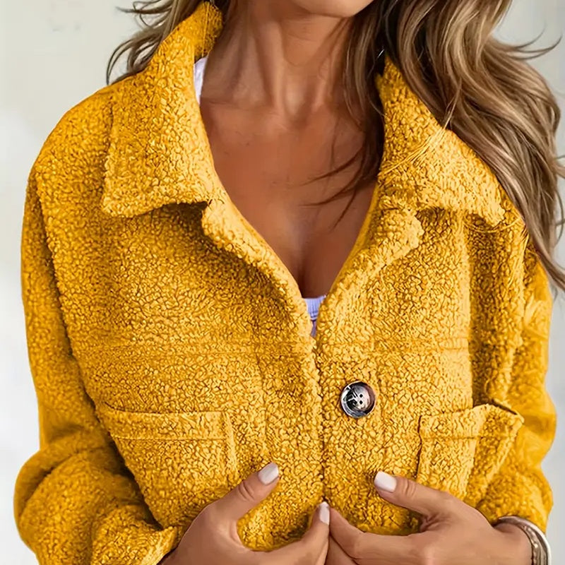 Veste sherpa grande taille pour femme, chaude et douce avec poches.