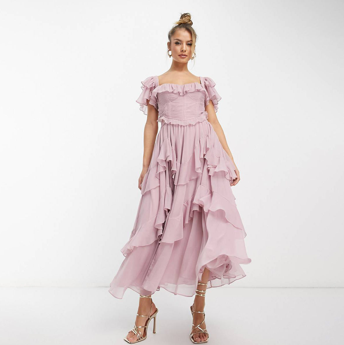 Robe longue à volants, décolleté carré