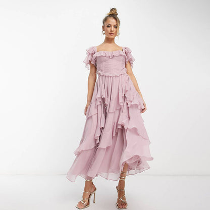 Robe longue à volants, décolleté carré
